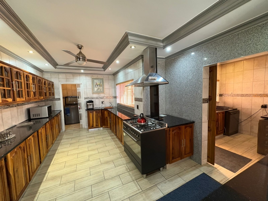 5 Bedroom Property for Sale in Safari Gardens North West